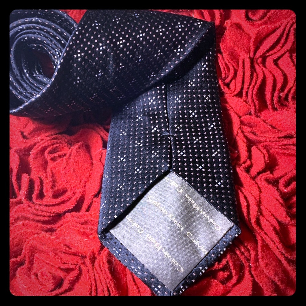 Calvin Klein 100% silk tie. NWOT